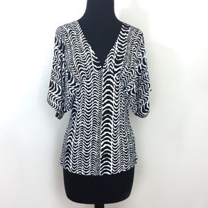 Kenneth Cole Reaction V neck Top Size S